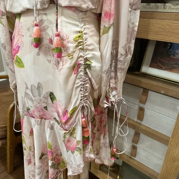 Rococo Sand 100% silk Floral Pink and Cream Dress size Large $686 BNWT